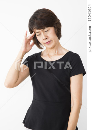 Middle-aged female 12041604