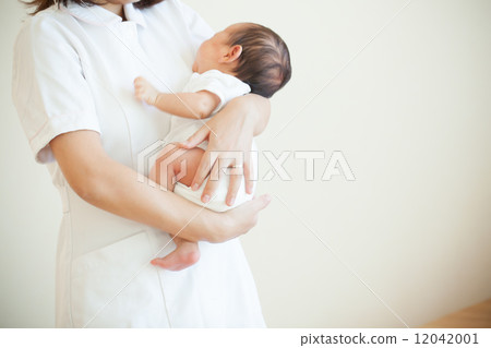 1 month old baby 12042001