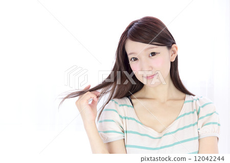 Young lady's hair style Young lady's hair style 12042244