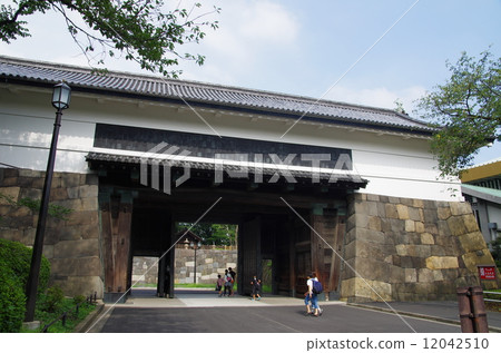 Former Edo Shirota Yasumon (Chiyoda Ward, Tokyo) 12042510