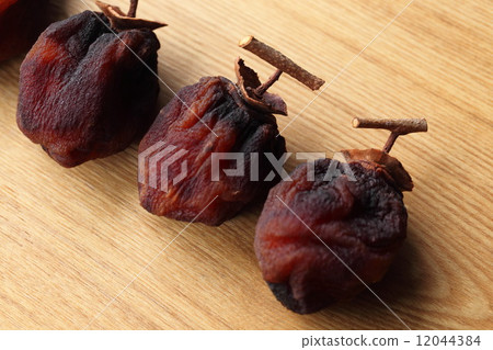 Preserved food (dried persimmon) Preserved food (dried persimmon) 12044384