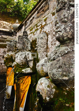 果阿·加亞遺址的“沐浴場所”(烏布/巴厘島·印度尼西亞附近) 果阿·加亞遺址的“沐浴場所”(烏布/巴厘島·印度尼西亞附近) 12044756