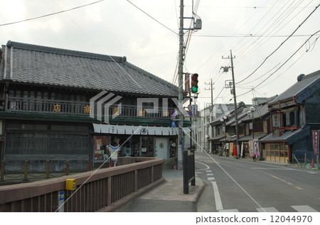 The streets of Sawara 12044970