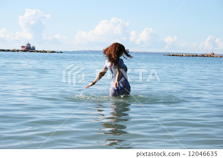 Woman in sea 12046635