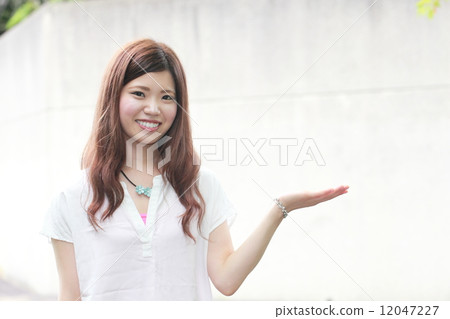 A young lady to guide 12047227