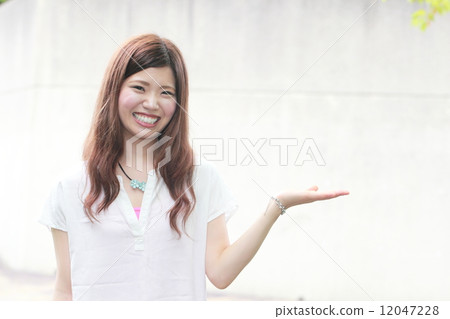 A young lady to guide 12047228