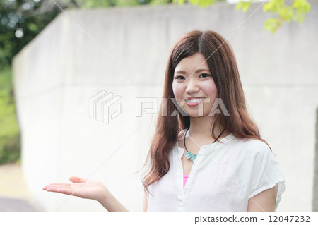 A young lady to guide 12047232