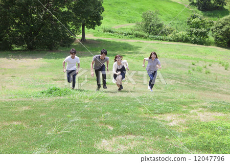 活躍的年輕人 活躍的年輕人 12047796