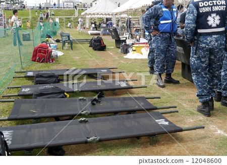 綜合防災演習美軍的擔架 12048600