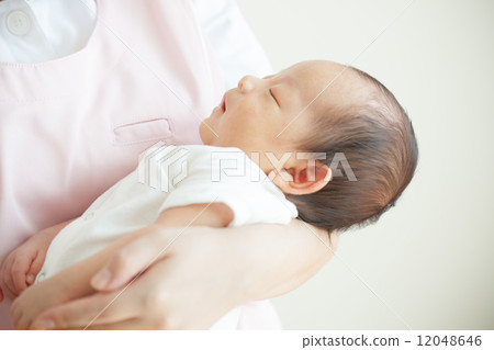 一個月大的寶寶 12048646