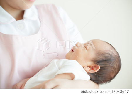一個月大的寶寶 12048647