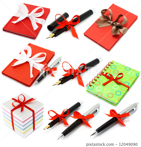 Set of stationery with bow . 12049090