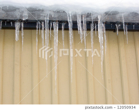 Melting icicles Melting icicles 12050934