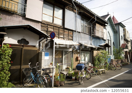 The streets of Tokyo Nezu 12055631