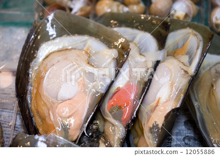 Tiragai lining up at the store 12055886