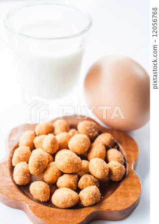 Spicy peanut, low fat milk and egg Spicy peanut, low fat milk and egg 12056768