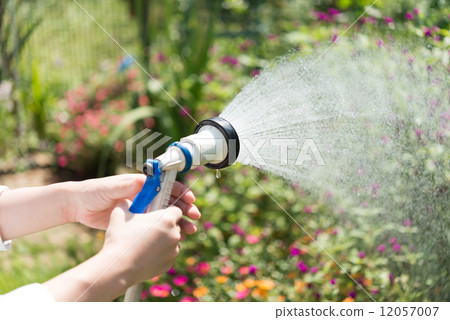 Water discharge nozzle 12057007