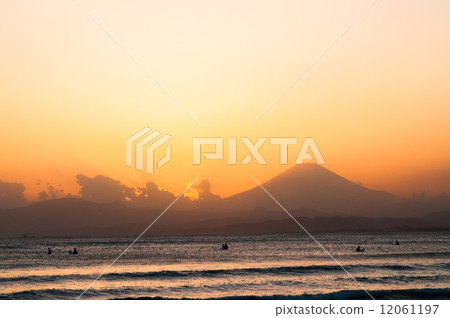 從Kageuma海岸的富士山日落 12061197