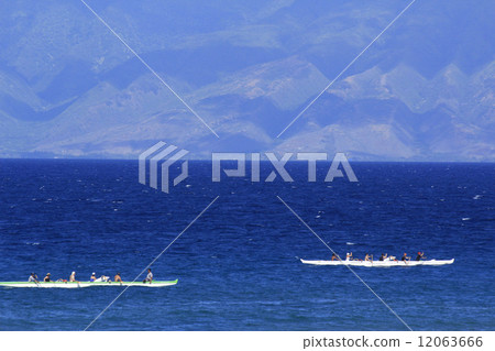 在毛伊島西海岸劃獨木舟回到拉奈島 12063666