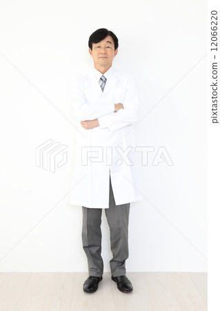 A male white-knitted man with arms 12066220