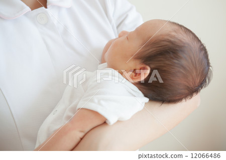 1個月大的寶寶 12066486