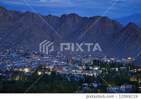 Night view of Lei 12069219