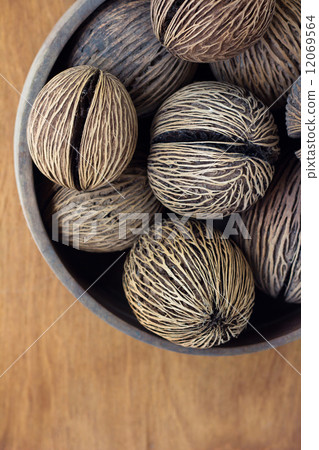 dry coconut home decorate  12069564