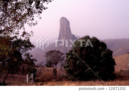 Mandala plateau smoky in dust 12071202