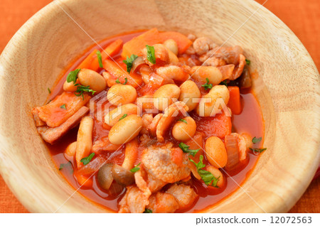 Pork beans (soybean tomato stew). Pork beans (soybean tomato stew). 12072563