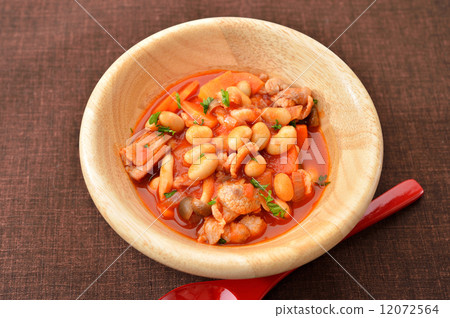 Pork beans (soybean tomato stew). 12072564