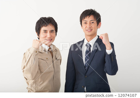 Boss and subordinates who pose for guts Boss and subordinates who pose for guts 12074107