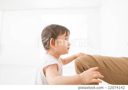 11 months old baby girls 12074142