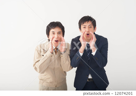 老闆和下屬發送啤酒 12074201