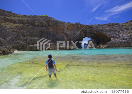Fan pond and boy in Ogasawara South Island 12077416