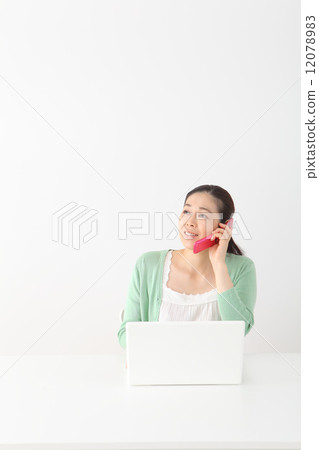 尷尬的中年婦女 尷尬的中年婦女 12078983