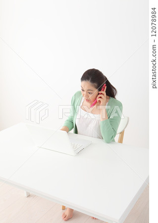 尷尬的中年婦女 12078984