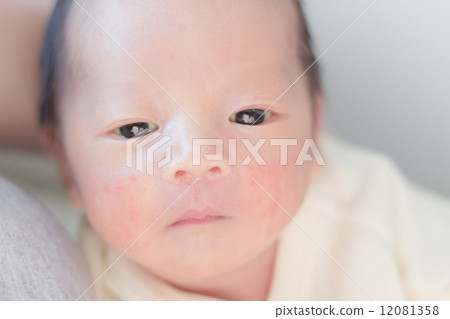 1 month old baby Japanese 12081358