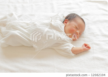 1個月大的寶寶睡覺 12082104