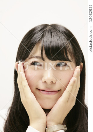 一個女人的眼睛望著臉頰 12082932