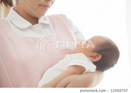 一個月大的寶寶寶寶 12088707