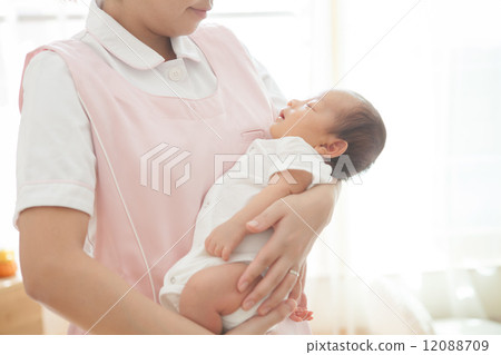 一個月大的寶寶寶寶 一個月大的寶寶寶寶 12088709