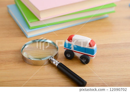 救護車和放大鏡 救護車和放大鏡 12090702
