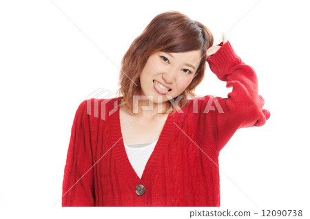 明亮的紅色羊毛衫的一個可愛的女孩 12090738