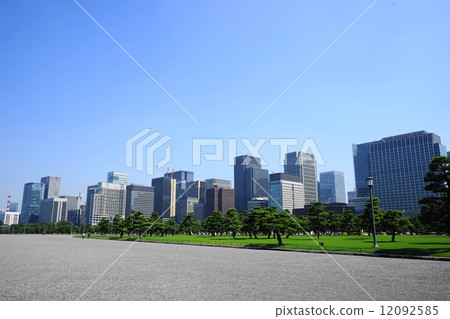 9月城市景觀和城市景觀501皇宮前的摩天大樓 9月城市景觀和城市景觀501皇宮前的摩天大樓 12092585