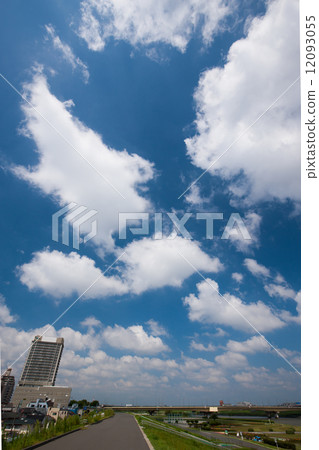 藍天和荒川河床路 藍天和荒川河床路 12093055