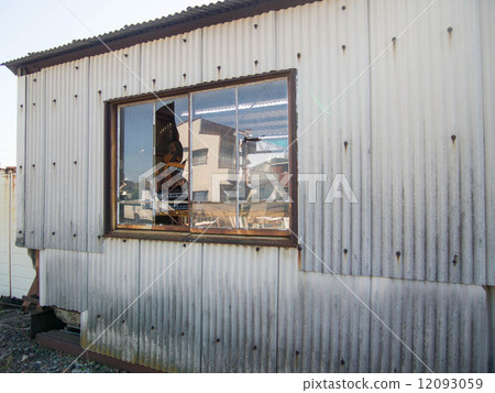 破碎的玻璃 破碎的玻璃 12093059