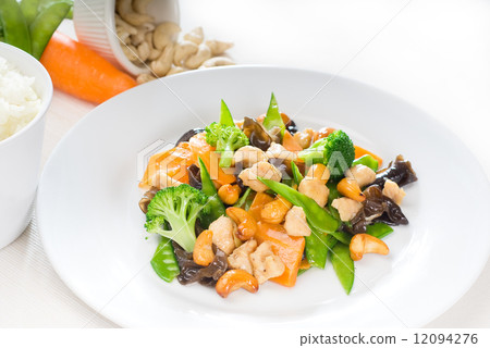 chicken and vegetables 12094276