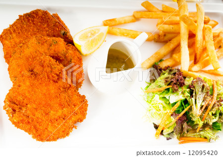 classic Milanese veal cutlets and vegetables 12095420