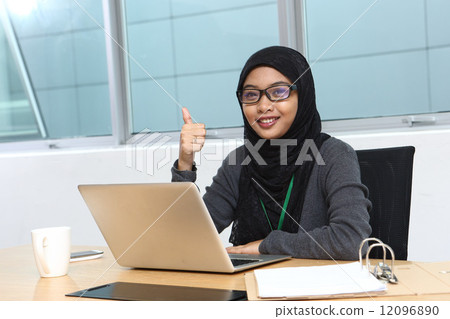 默里婦女在工作 12096890