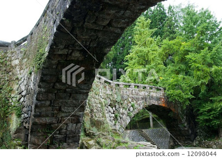 Stone bridge in Misato-cho 12098044